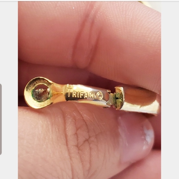 💰Vintage Trifani Gold Hoop Earrings💰 - Picture 3 of 3